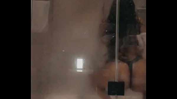 Lala très détendu sur Swame ce soir la douche ne sera pas privé