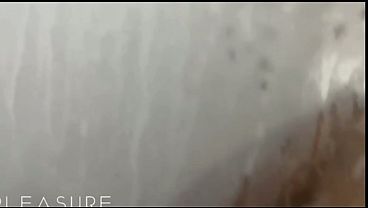 ENTEADA TOMA BANHO GOSTOSO VOCÊ NÂO IMAGINA O QUE ACONTECEU .