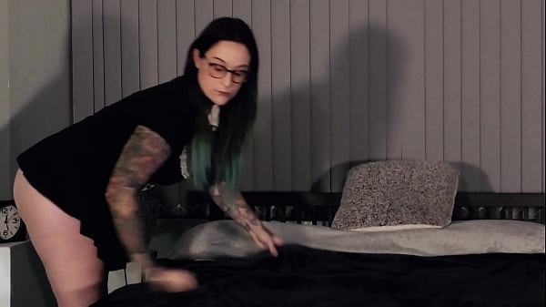 Maid Got Caught Wanking By Boss!