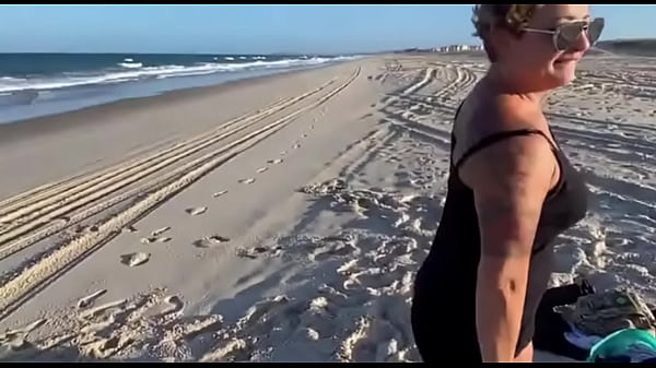 Download Video - Cassiana Costa se divertindo muito nas dunas de Fortaleza &lpar;Especial Natal&rpar;