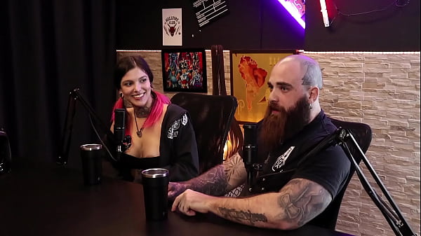 They were having sex and a pussy appeared on his face - Queen and Iron