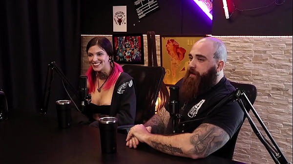 They were having sex and a pussy appeared on his face - Queen and Iron