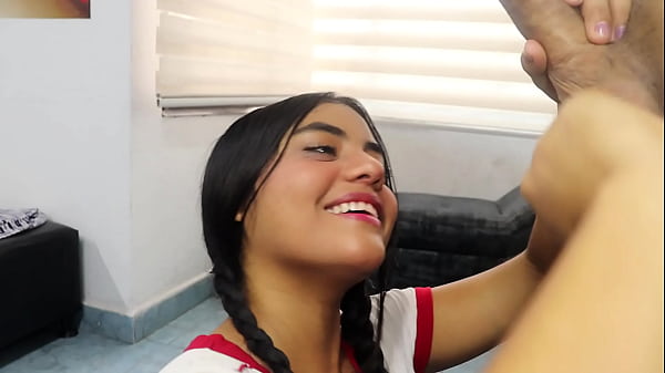 Download Video - HERMANASTRA DE 18 A&Ntilde;OS COLOMBIANA QUIERE SABER QUE TIENEN LOS HOMBRES ENTRE SUS PIERNAS - Natalygirl