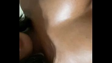 GraviDinha mostrando seios