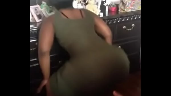 Ebony freak twerks