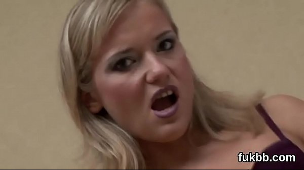 Kinky sex kitten stretches her twat and loves hardcore sex