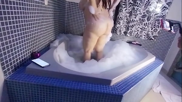 Caligolafilmes - POV Project #61 - Laurinha Alice, veio cheia de tes&atilde;o encarar eu e meu amigo, a novinha safada deu gostoso para os dois.