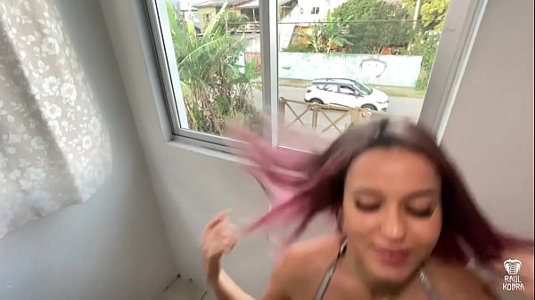 YOUNG GIRL GAVE HER PUSSY IN FRONT OF THE WINDOW IN REVENGE FOR HER EX BOYFRIEND TO WATCH IN COMPLETE!!!