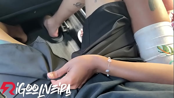 Brincadeira dentro do carro acaba em putaria