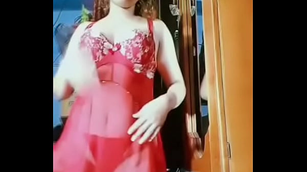 Esta puta me baila sexy para que me la coja con su vestido rojo. Que les parece comenten
