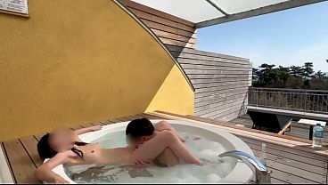 [Private filming] After relaxing in the open-air bath in the morning, I couldn't hold back the moment I returned indoors and pushed him onto the bed for unprotected sex! The sounds of intense thrusting echoed.../Japanese amateur hentai