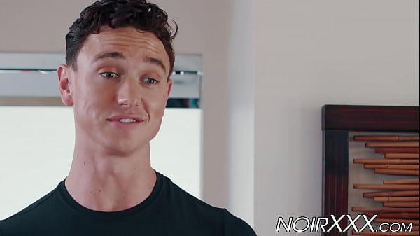 Ebony stud Zario Travezz takes a white dick up the ass