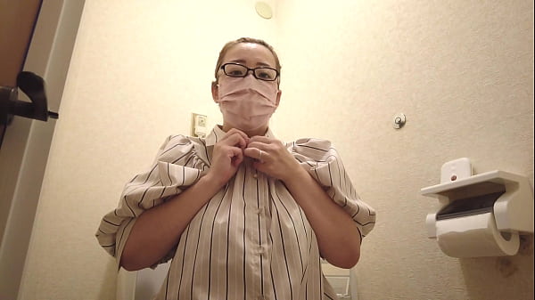 Married woman masturbating in the toilet：The full video is→https://www.xvideos.red/channels/aika-frau