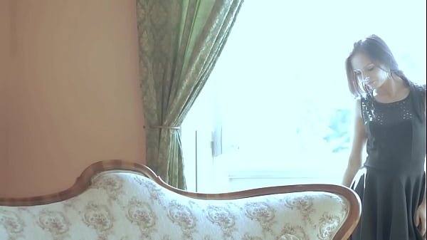 STRAP IN: Watch Charlie Forde get double ended in this Nonbinary-Boy-Girl fuck in the shower with a strap on