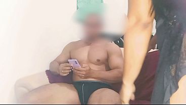 Minha esposa foi a igreja e fiquei sozinho com minha enteada com