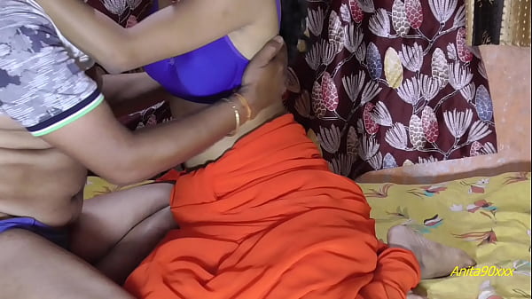 Download Video - भारतीय सेक्सी भाभी की देसी लन्ड से धक्का लगाया और जीभर कर चोदा।। भाभी की चुदाई इंडियन सारी में