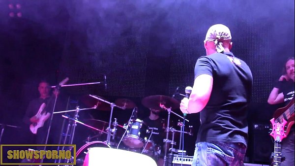 Download Video - Hot blonde strip on a rock concert