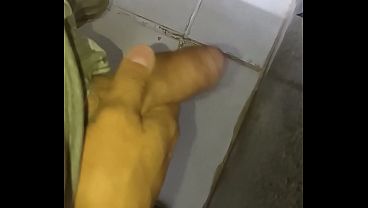 Punheta do corno com muito tes&atilde;o