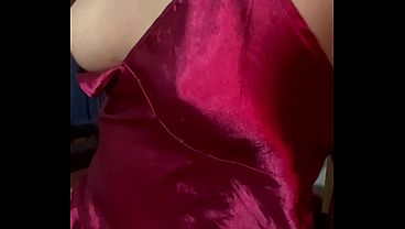 放課後のホームビデオ、彼女の美しい乳首を愛撫する