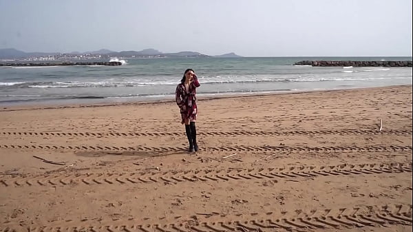 C&rsquo;est tr&egrave;s chaud &agrave; Cannes avec Sasha et Anastasia, deux incroyables bombasses !