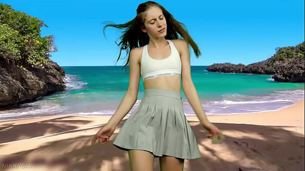 She has no panties, wait until the wind blows