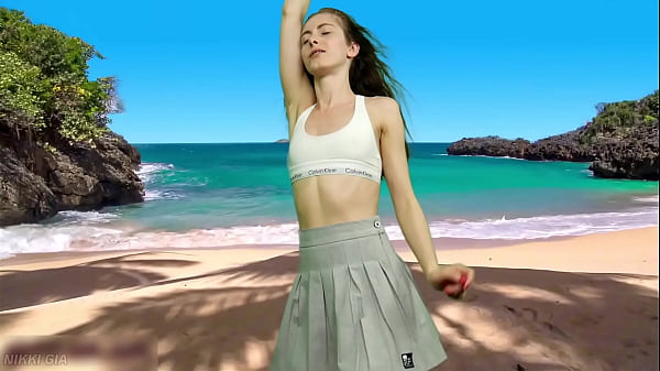 She has no panties, wait until the wind blows