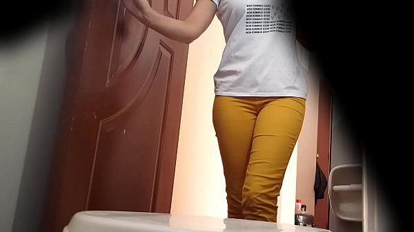 pissing spy camera Argentine stepsister peeing