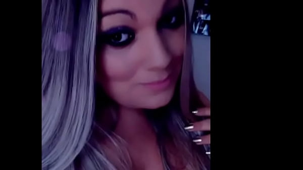 Download Video - Gabriela Stokweel - Gemendo com essa boca gostosa