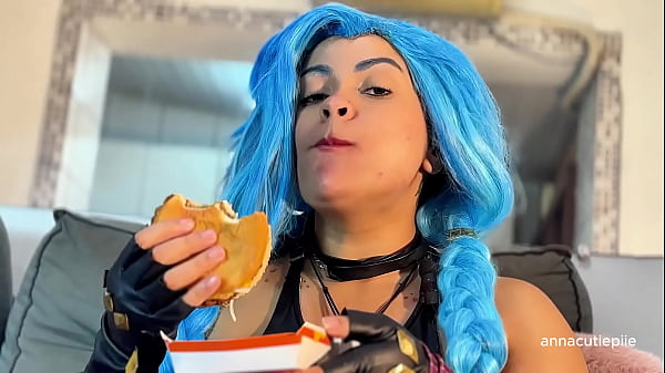 Jinx Cosplay Eating Fetish – Belly Sounds, Burps and Vore Fantasy