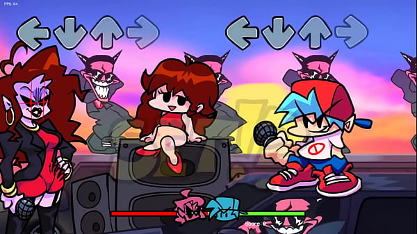 Novinho dotado fudendo a buceta da sogra na frente da namorada