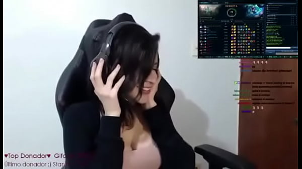 Streamers moaning live