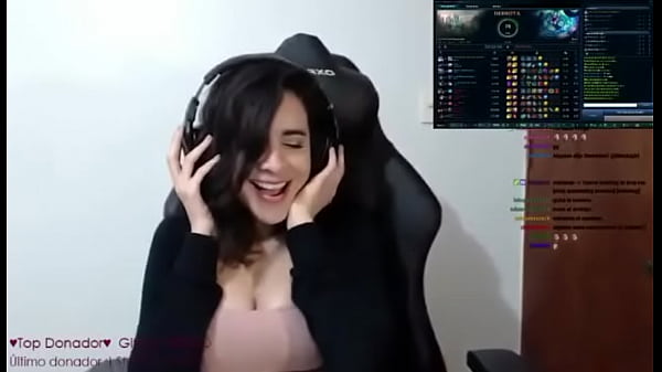 Streamers moaning live