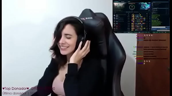 Streamers moaning live