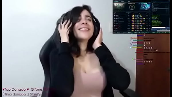 Streamers moaning live