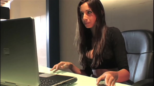 Socando no rabo da puta de quatro