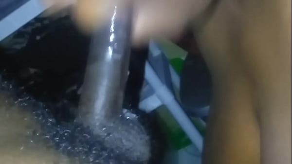 thot loves to swallow nut