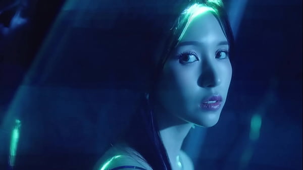 TWICE「SET ME FREE」M/V