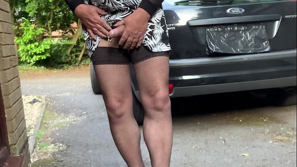 Download Video - kelly cd on the drivewway