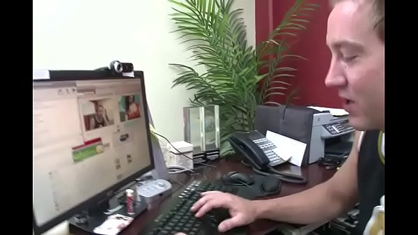 They fuck just after getting to know each other in a chat