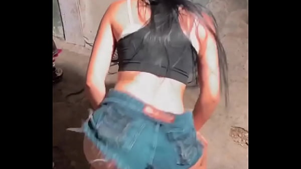 Ellen safadinha dançando