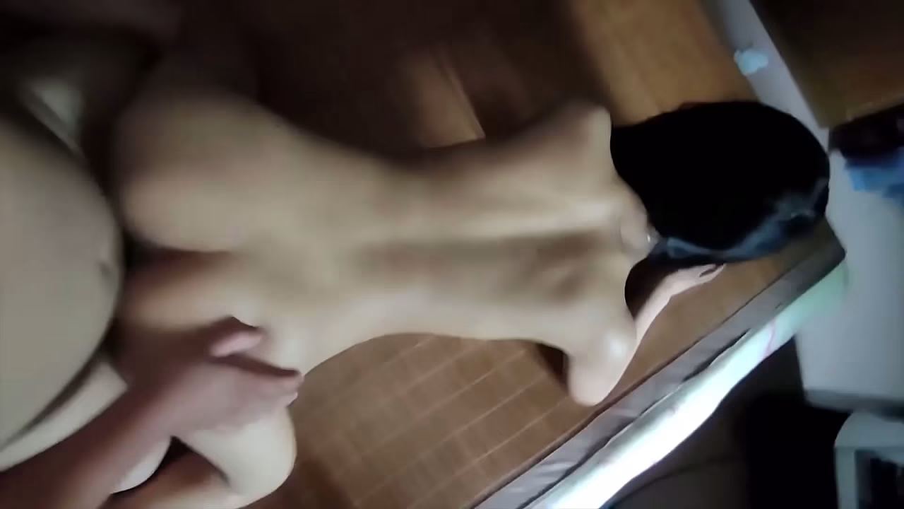 Piernas largas y sexys lo montan hasta que eyacula.
                    spanking bed perfect ass perfect tits white skin young woman slutty clothes voluptous body muchos negros