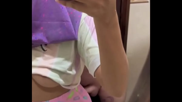 Scandal: The Mahalla bitch gets fucked by the electricity conductor after he her while her pants were hot on her pussy. Your ass is milky, oh, take it easy.