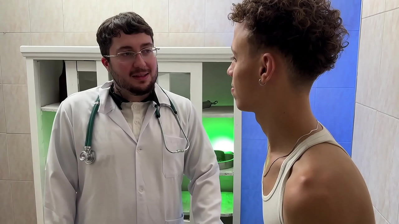 Médico joven y pasivo ayudó a paciente que tenía miedo de sentir un dedo en el culo | COMPLETO EN ROJO
                     interracial ass licking bdsm ass to mouth gay bareback medical endoscopy big booty fat ass gay blowjob young man male on male boy on boy bear and cub asshole worshiping muchos negros