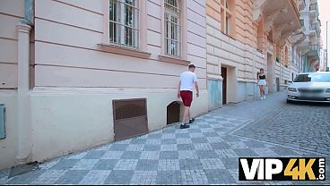 VIP4K. The Stroll