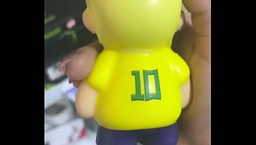 Jugando con un juguete